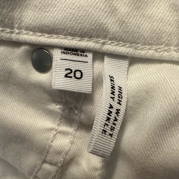 Plus Size White Jeans - Picture 5 of 8